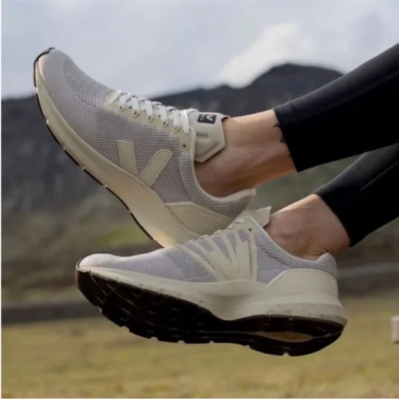 Veja White and Cream Women's Sneakers - Picture 9 of 11